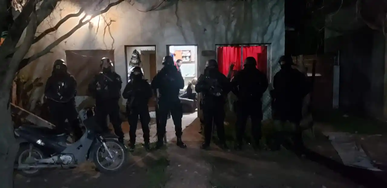 Tres aprehendidos en allanamiento por amenazas agravadas en Chascomús