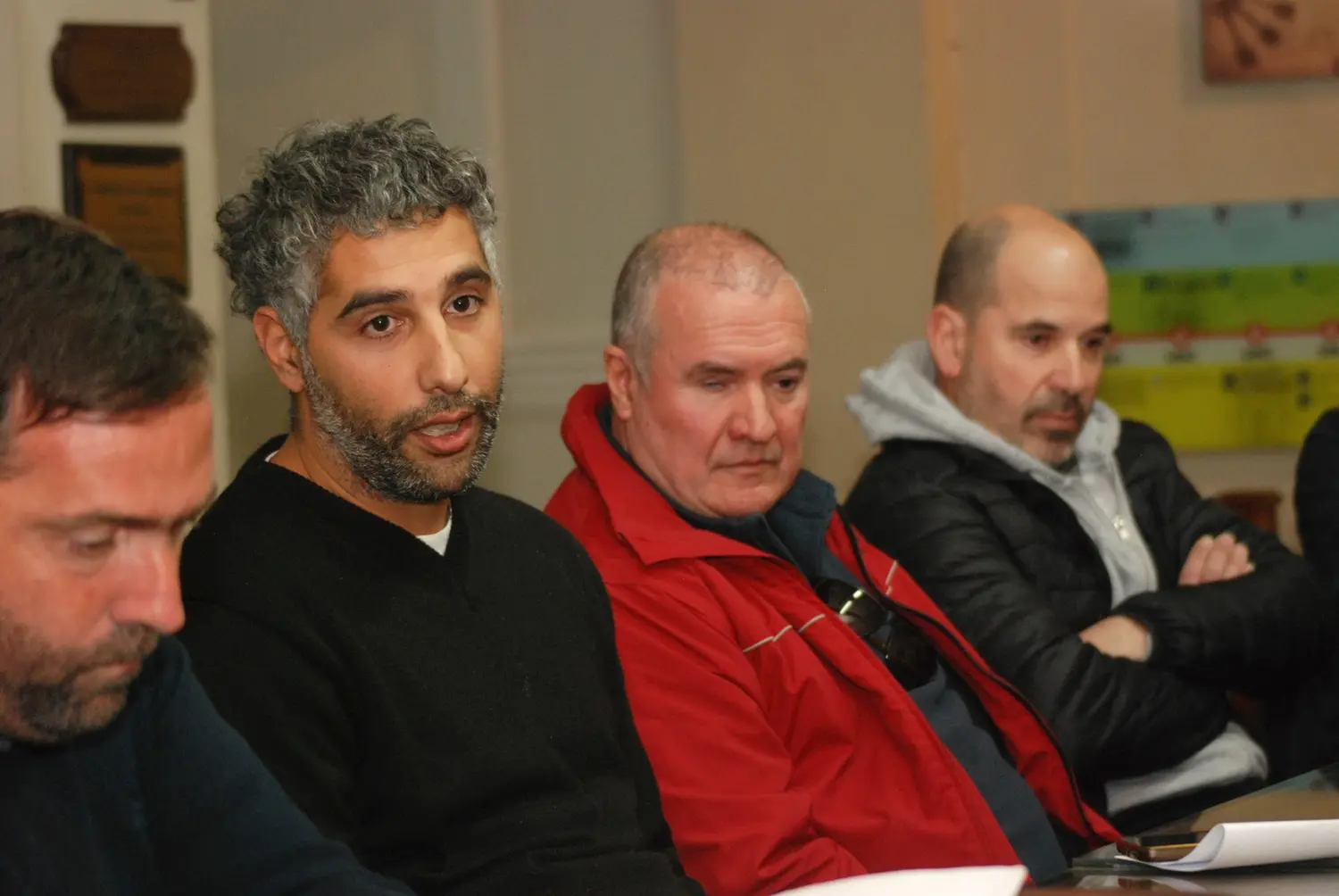 El representante legal de las empresas, Carlos Manzanos, se presentó en el Concejo