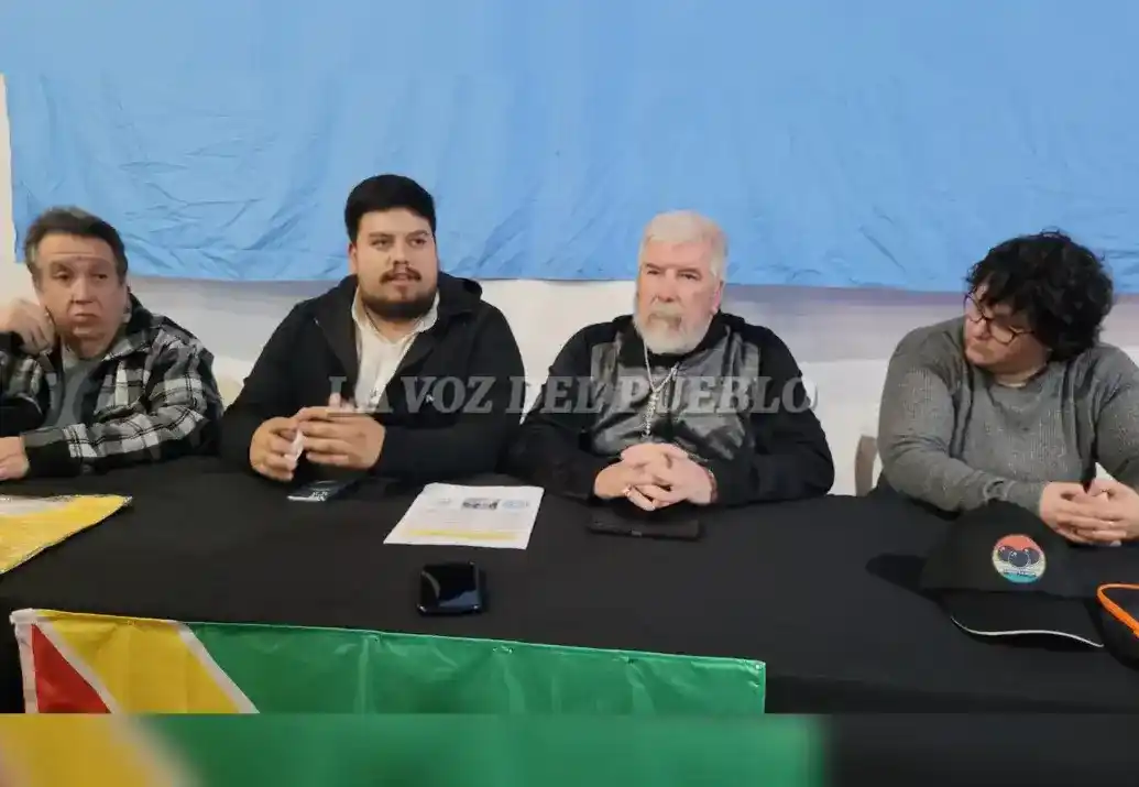 José María Vivas, del Consejo Directivo de la Federación Bonaerense, Lucas Brítez, presidente de la Asociación Tresarroyense de Bochas, José Gianolli, presidente de la Federación de la Provincia de Buenos Aires y María Maíz, jugadora olavarriense