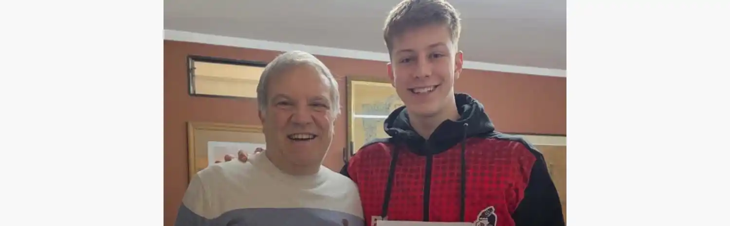 Matías Dominé junto al presidente Marcelo Jiménez. (foto: Club Quilmes)