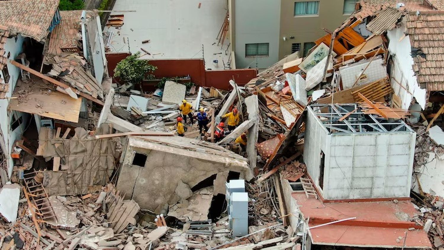 Derrumbe en Villa Gesell: fueron detenidos el capataz de la obra y dos albañiles