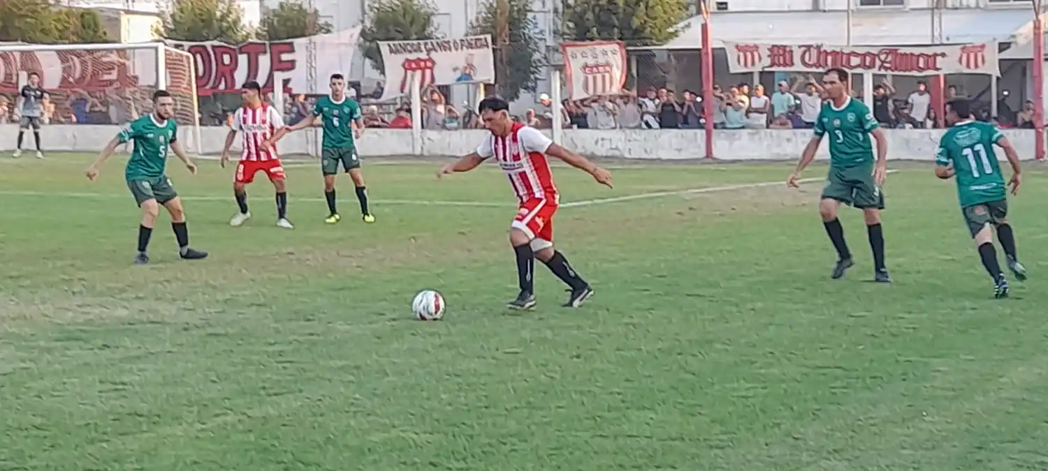 El bicampeón tuvo que echar el resto para poder superar a un Ferro de Chajarí que jugó un gran primer tiempo y declinó mucho en el complemento. Barrio Norte clasificado.