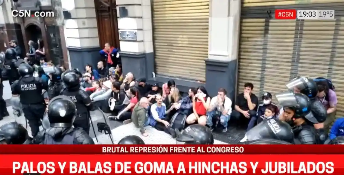 Unas 30 personas fueron reducidas por la PFA.