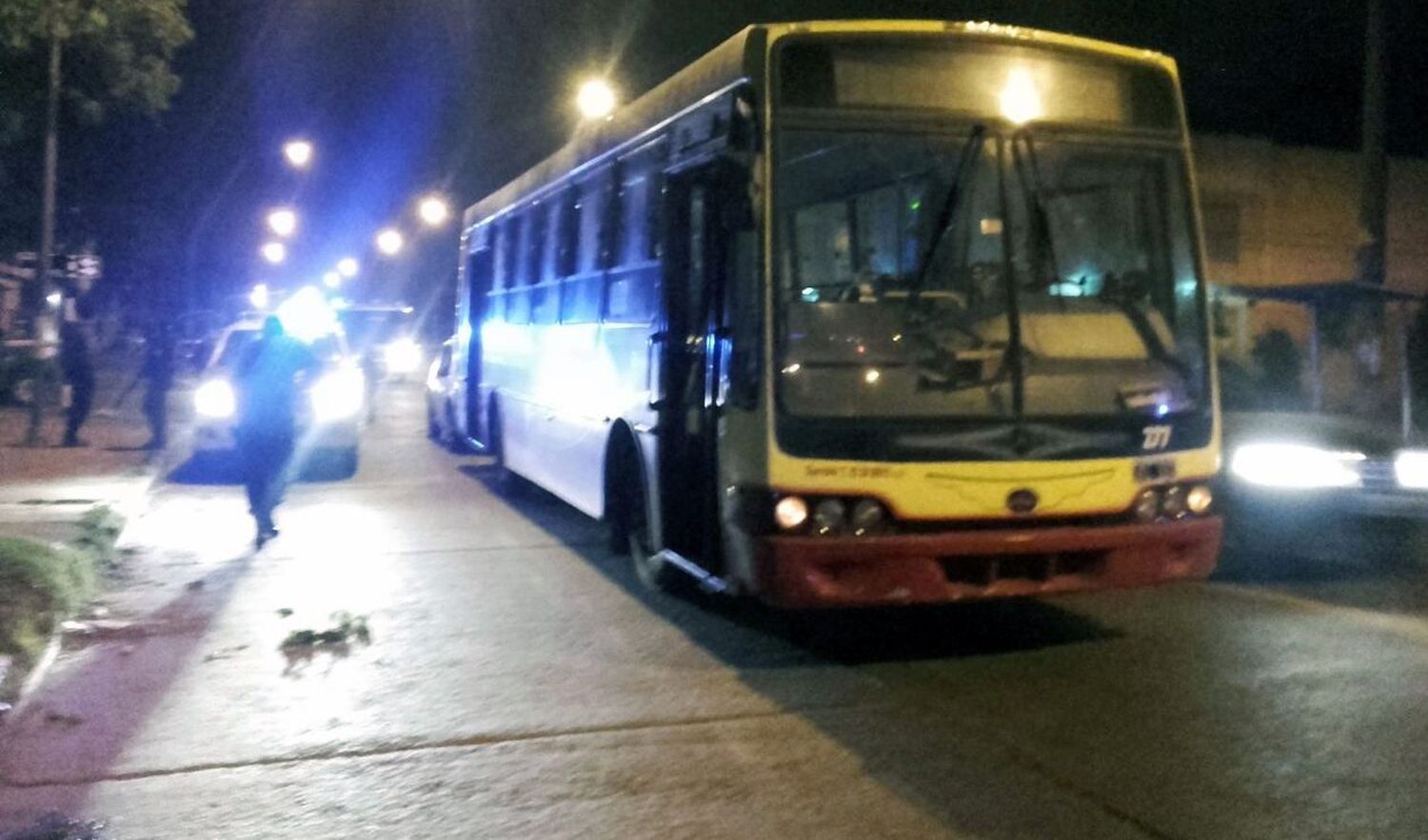 Veinte aprehendidos tras enfrentamiento entre policías y barras de Alvarado