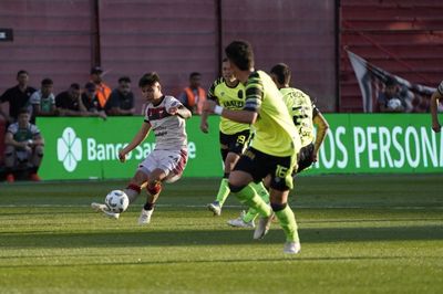 Dura derrota de Colón: cayó ante Barracas Central 2 a 1
