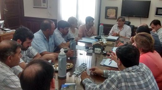 Rivadavia: Buil aumentó a estatales y criticó a Scioli por "adueñarse del dinero"