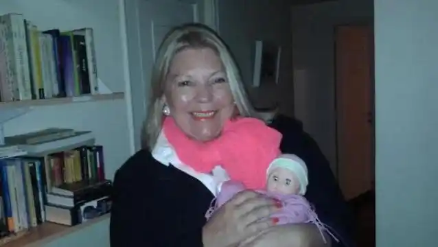 Elisa Carrió dice que Cristina es un Dios y que por eso se quebró el tobillo
