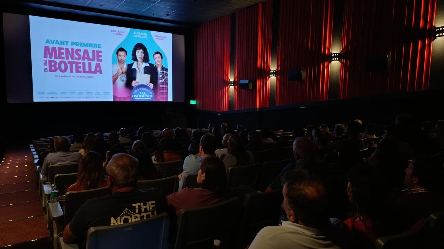 Más de 80 suscriptores de El Eco disfrutaron la avant premiere de "Mensaje en una botella"