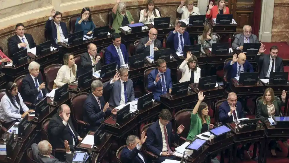 Tras la polémica, los senadores renuncian al aumento que llevaba los sueldos a $ 9 millones