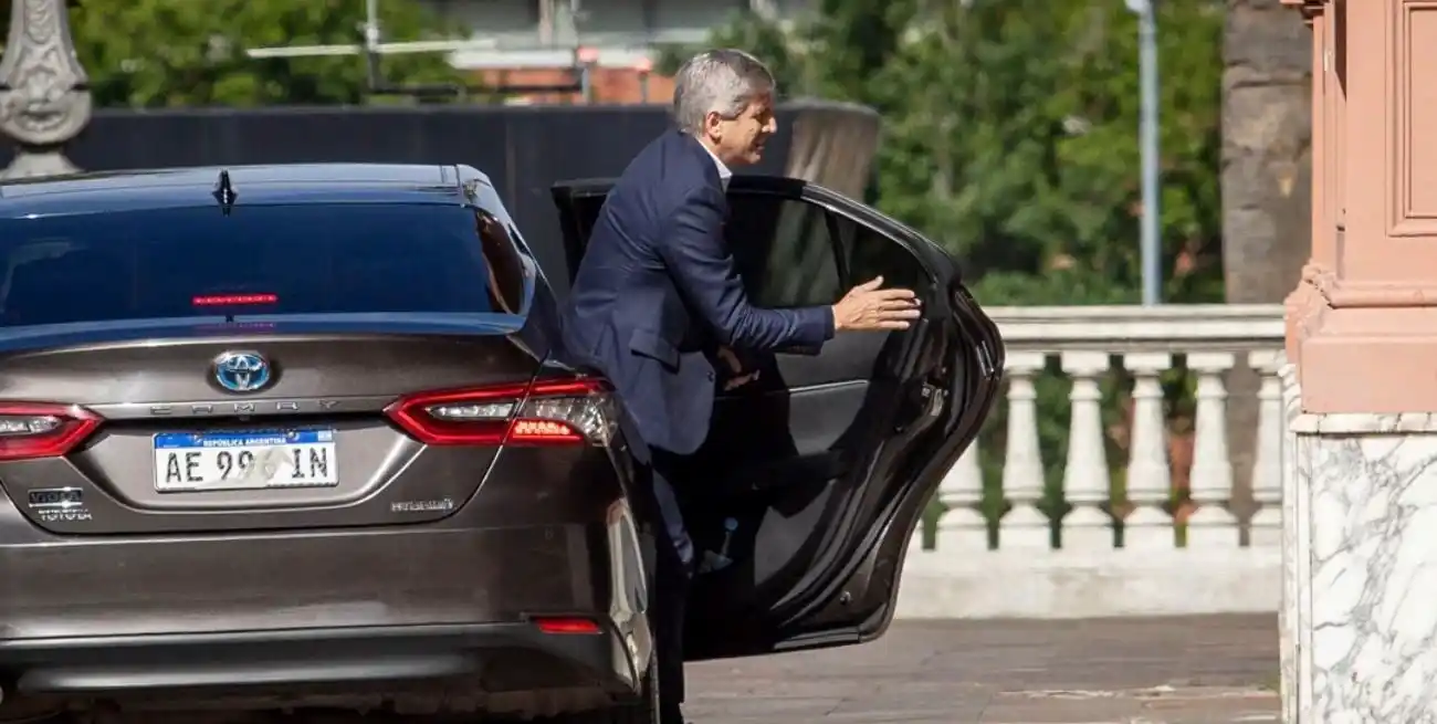 Luis Caputo confirmó la vuelta al mercado con un bono en dólares a cuatro años. Foto: NA