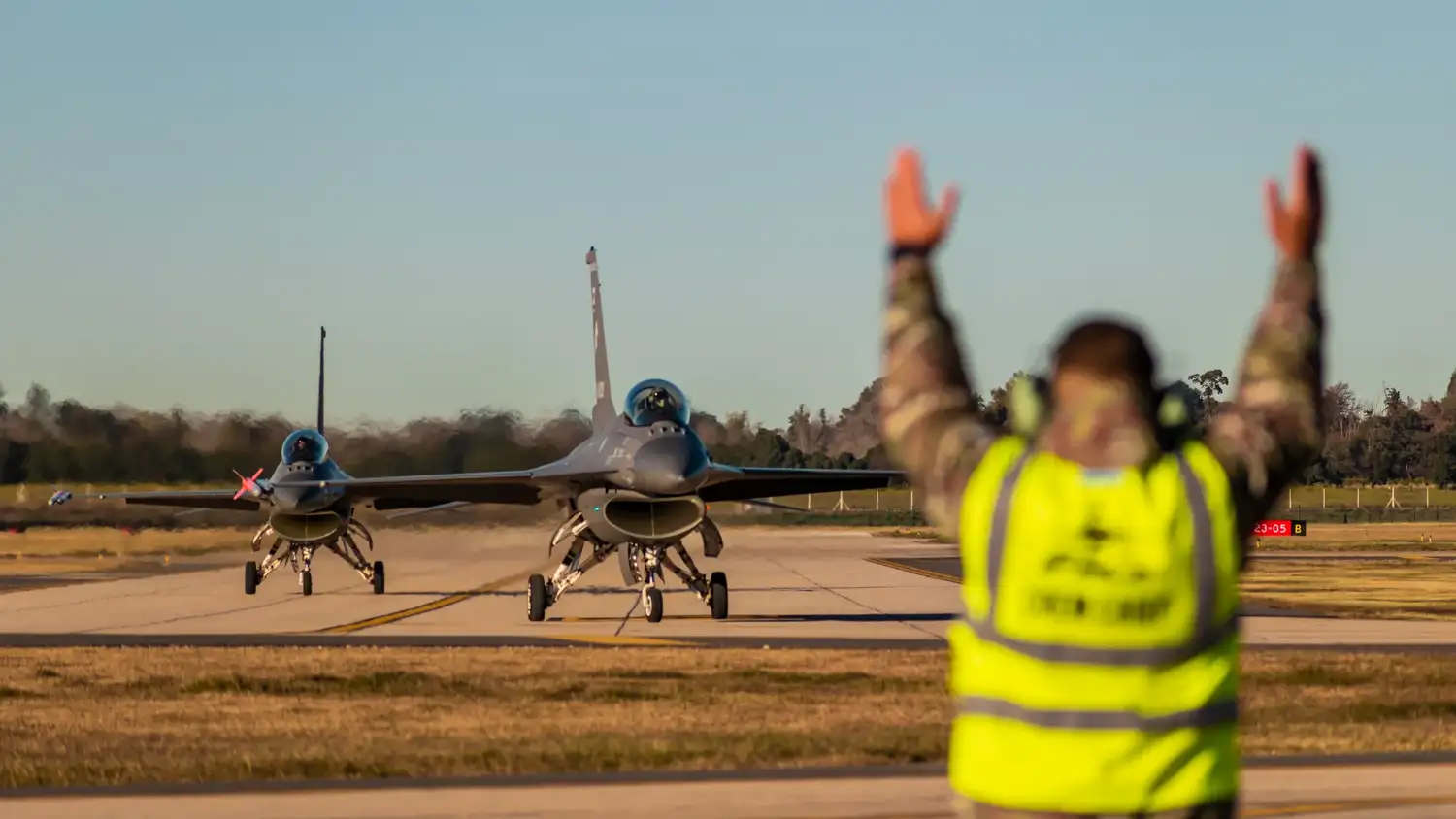 Llegaron al país otros seis F-16 que tendrán a Tandil como destino final