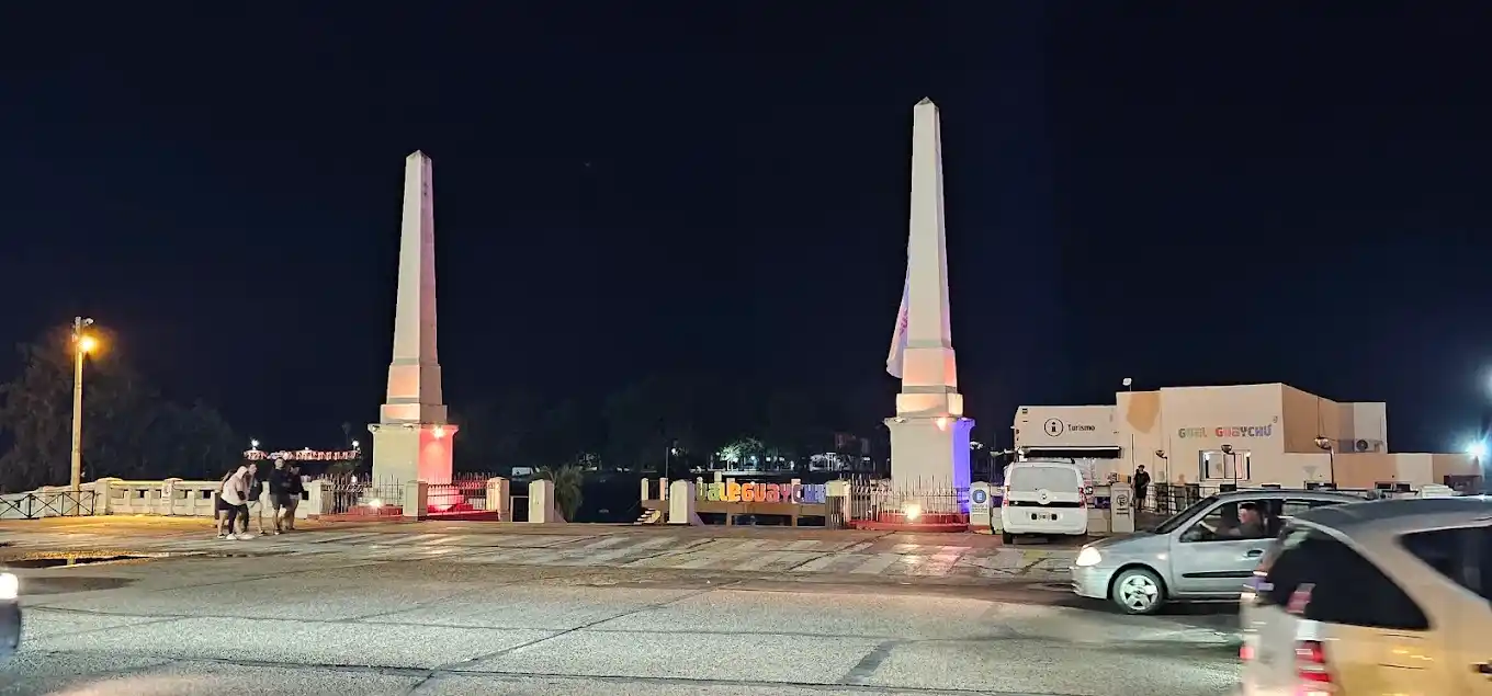 Los obeliscos de la Costanera se iluminarán de naranja por el Día Mundial de la Esclerosis Múltiple