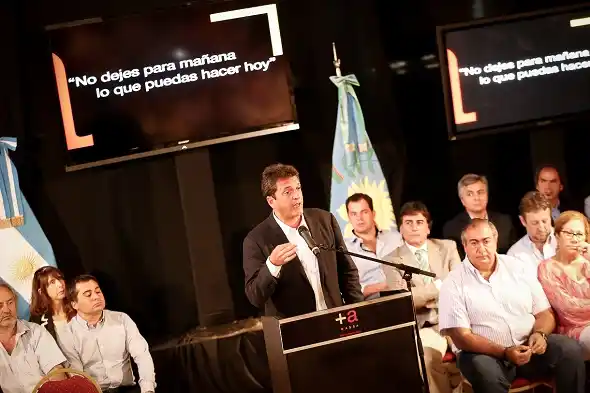 Polémica entre Provincia y Massa por paritarias docentes