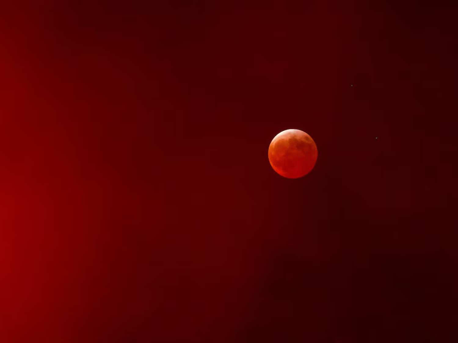 Eclipse lunar total: La Luna de Sangre brilló en el cielo argentino