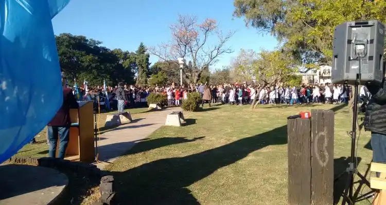 Así fue el acto oficial por el Día de la Bandera, con la jura de alumnos de diferentes escuelas