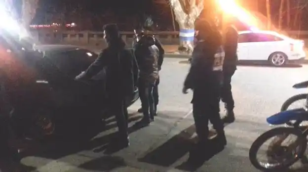 Pelea en un local bailable, policía lesionado y cuatro detenidos  
