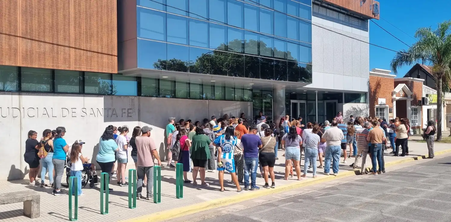 Detuvieron a tres jóvenes por la salvaje agresión a una adolescente san cristobal - 2