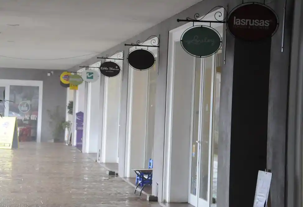 Delincuentes se alzaron con un cuantioso botín del paseo de Avenida Brasil