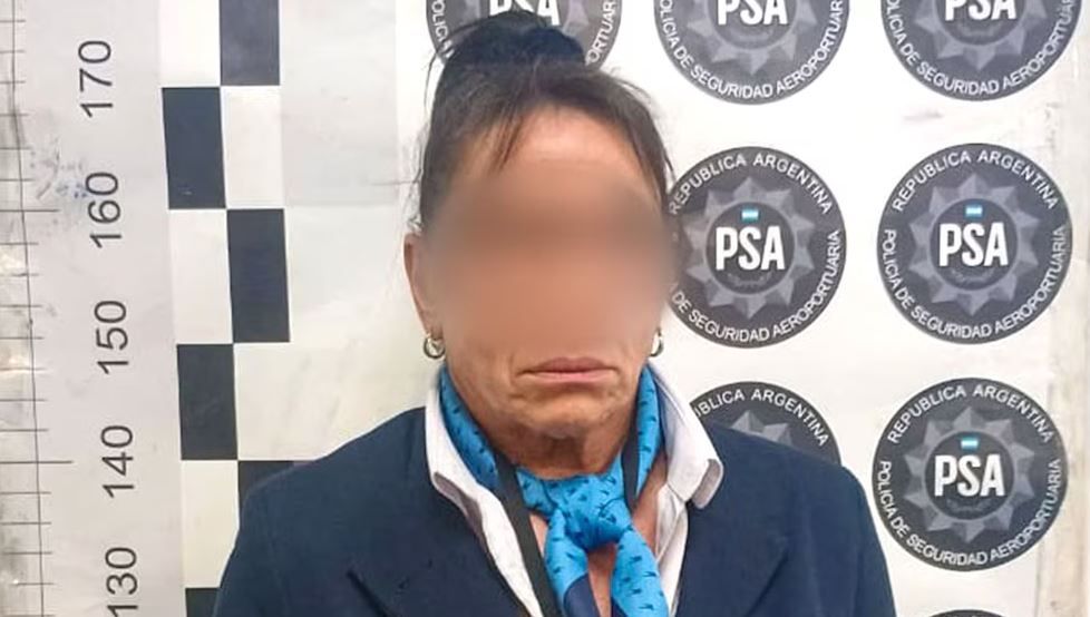 Los productos de alta gama que intentaba contrabandear la azafata detenida en el aeropuerto de Ezeiza