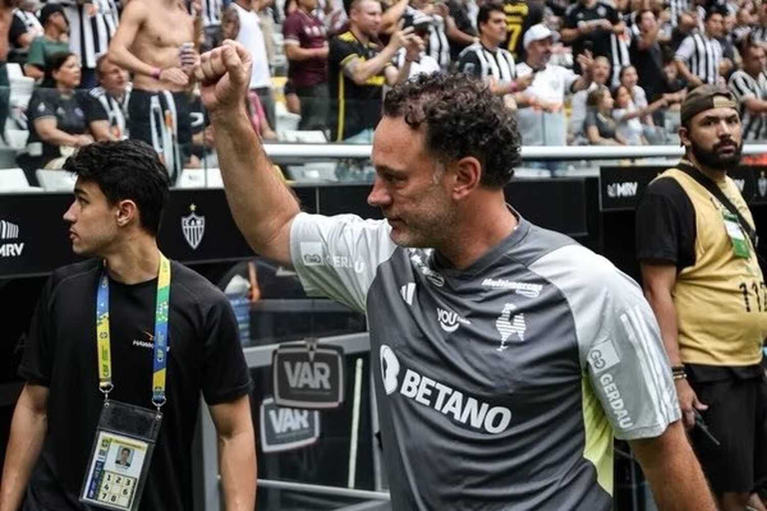 Milito quedó en la cuerda floja tras perder la final de la Libertadores.