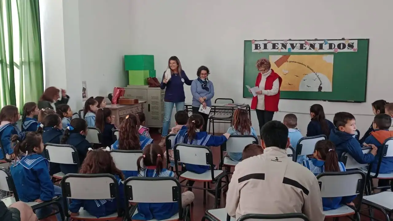 Gualeguay Lee realiza su tarea en escuelas y otras instituciones intermedias.