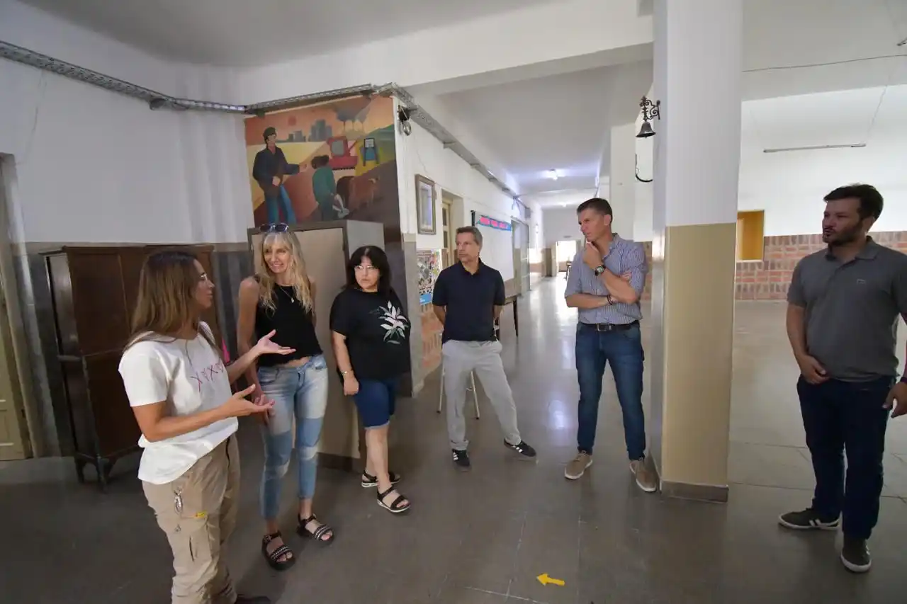 Bernarte recorrió las obras en instituciones educativas