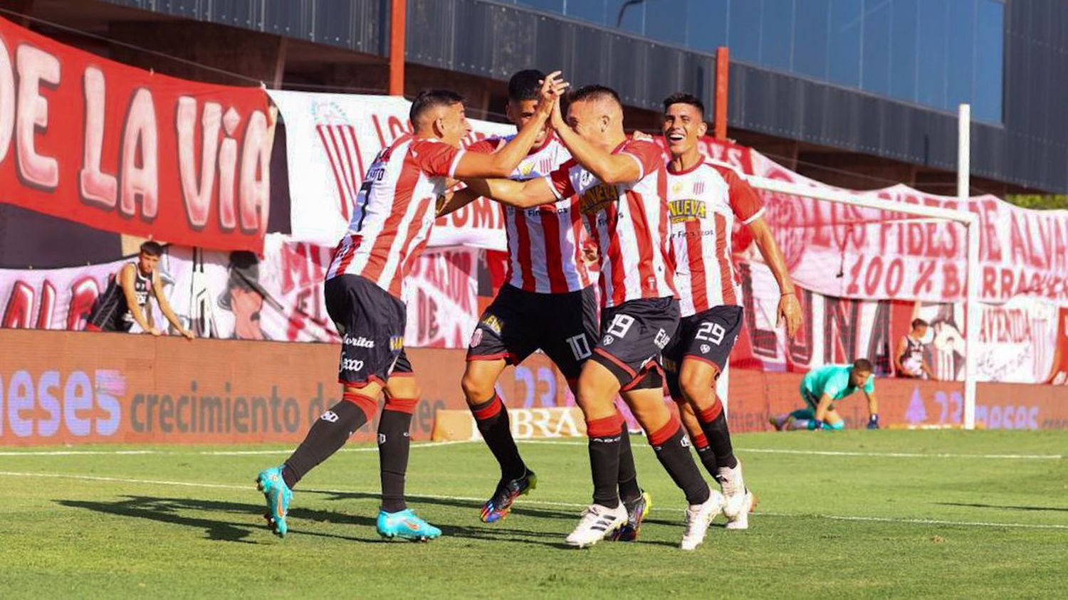 Barracas festejó en su estadio.