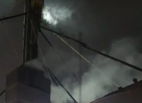 Humo en la planta de silos