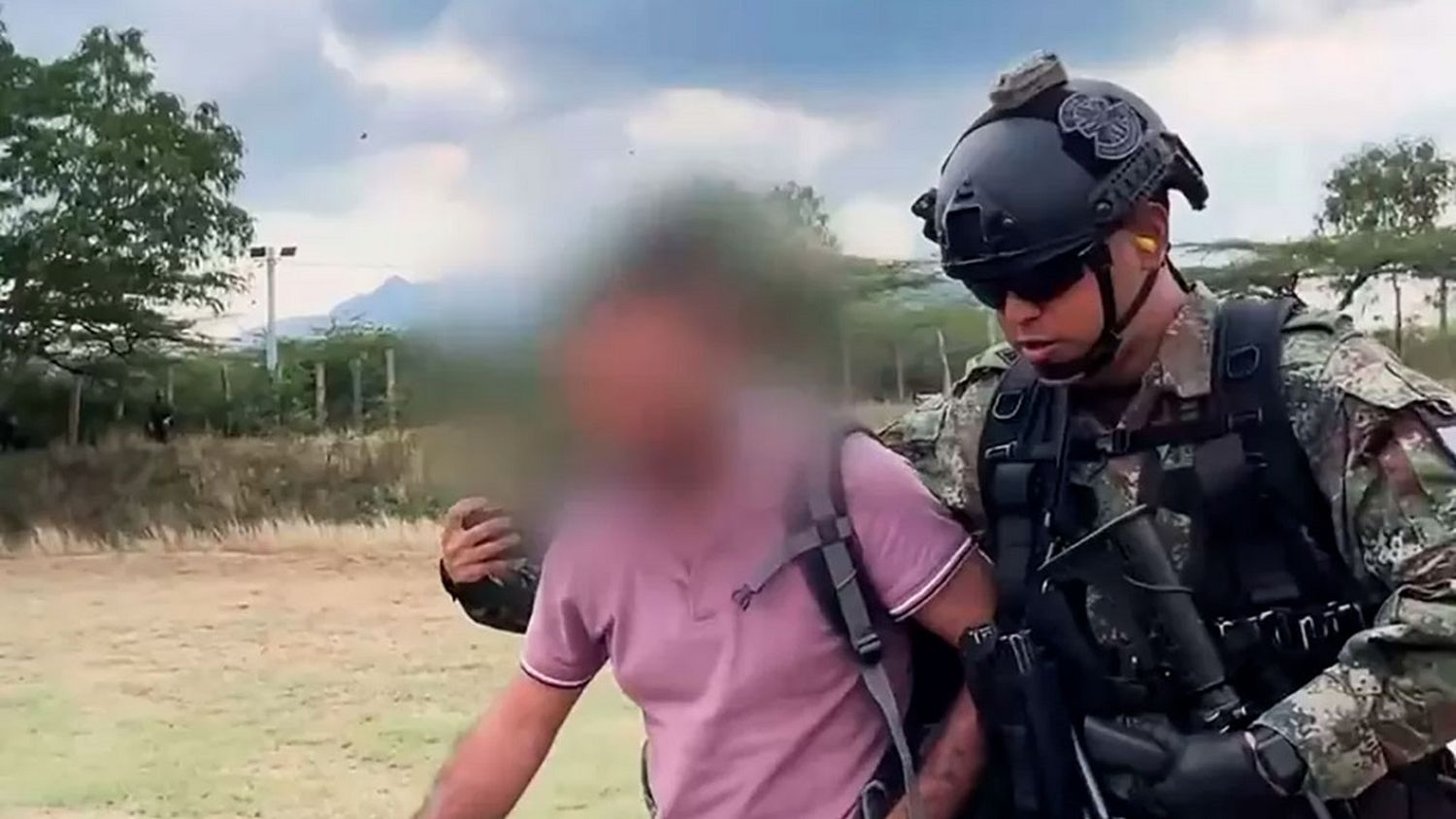 Catorce guerrilleros se entregan al Ejército de Colombia: acataron el llamado de Petro