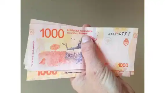 ¿ Qué empresa pagará a cada uno de sus empleados un super-bono de $ 730.000 ?