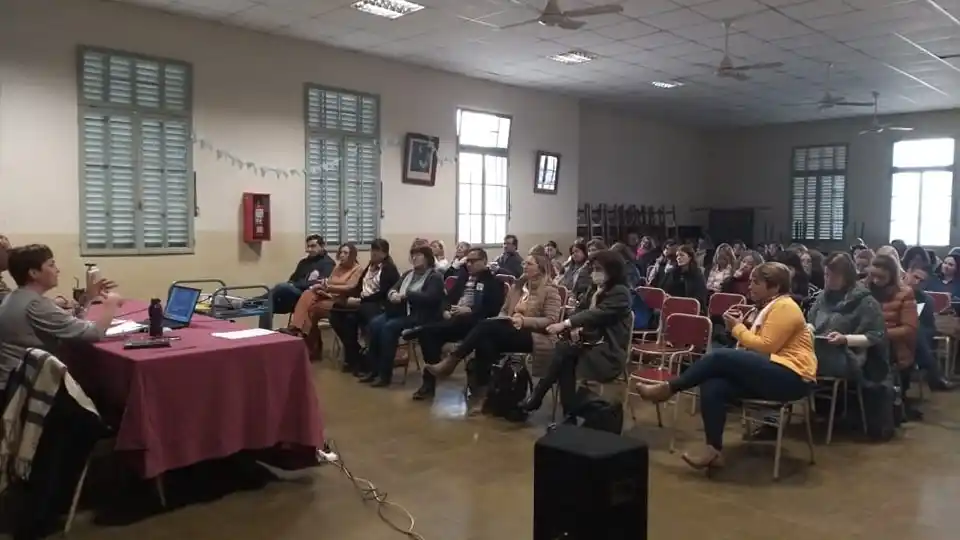 Evelyn Schneider disertó en Gualeguay