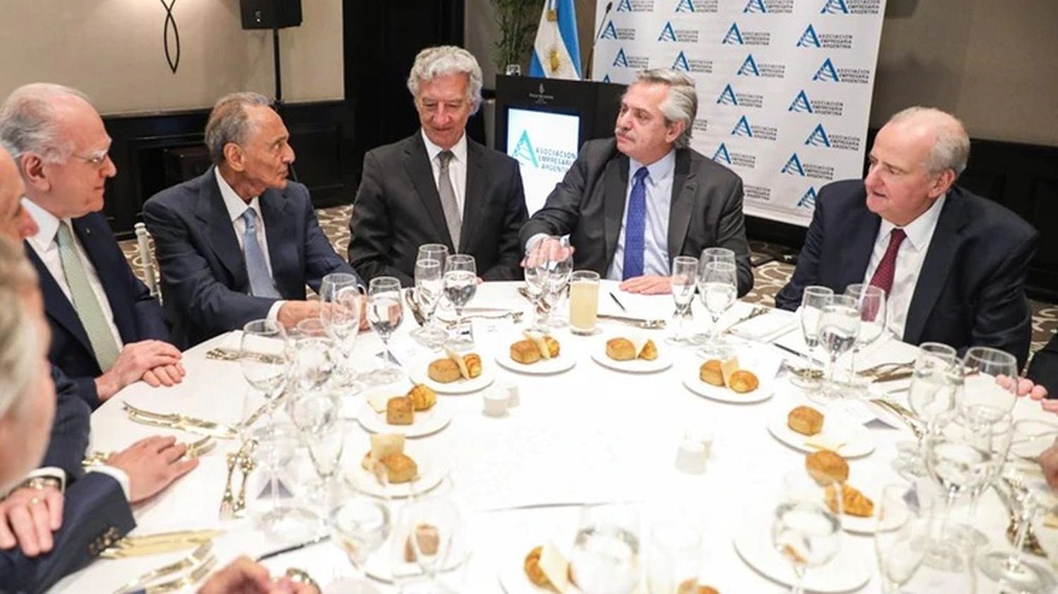 El Gobierno anunciará medidas sobre el IVA, plan Ahora 12 y Precios Cuidados