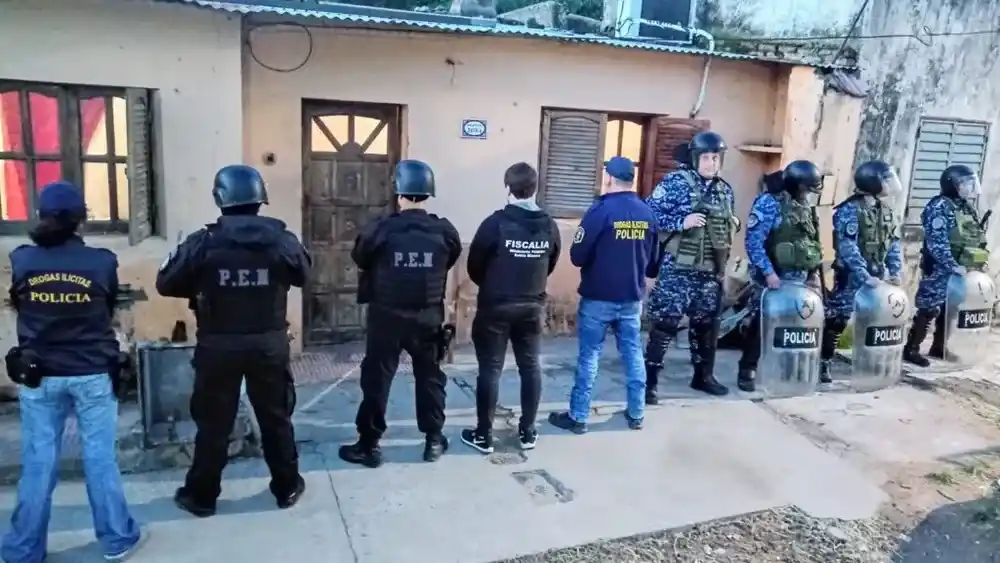 La Justicia allanó la vivienda de Bahía Blanca por denuncias de venta de drogas.