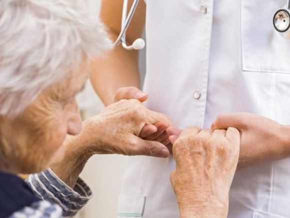 Día Mundial del Parkinson: el mundo se ilumina de azul para crear conciencia