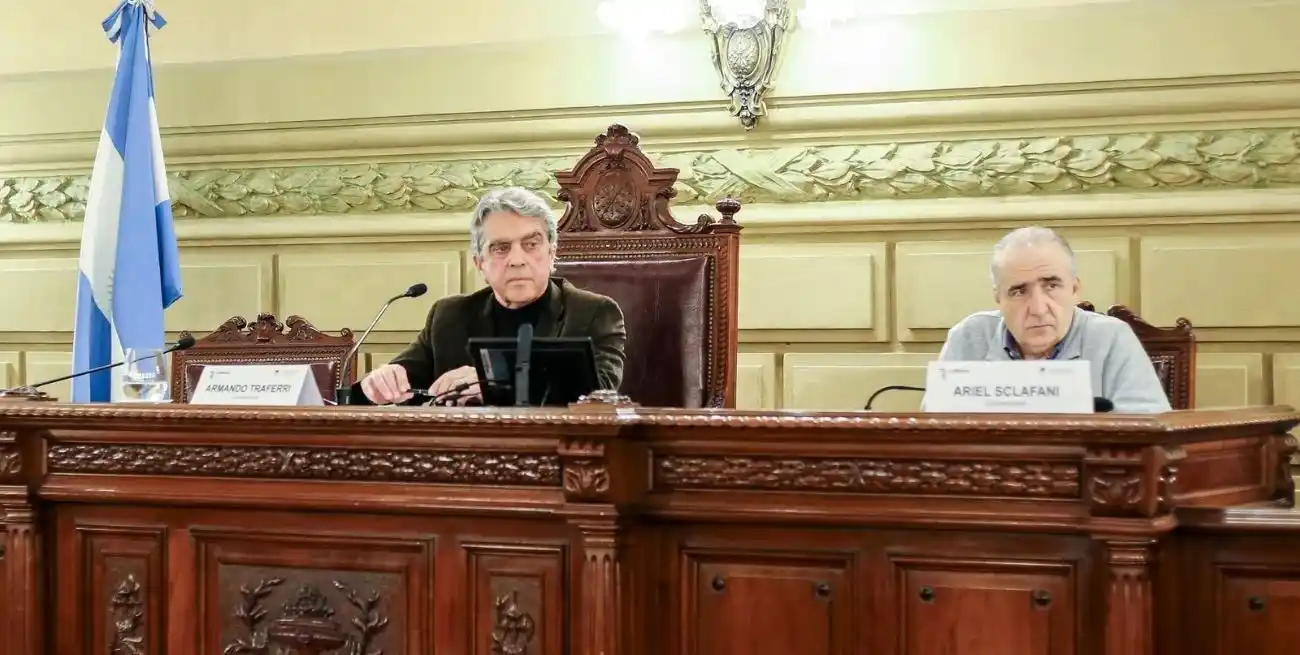 El debate fue coordinado por el vicepresidente de la Comisión, el convencional y senador por San Lorenzo, Armando Traferri, del justicialismo.