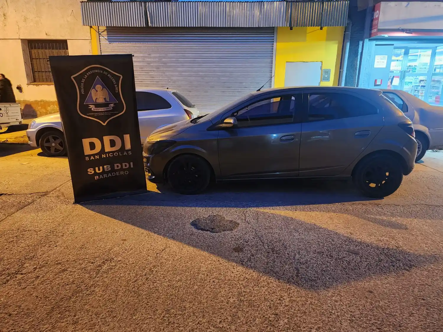 El automóvil fue secuestrado y puesto a disposición de la Justicia.