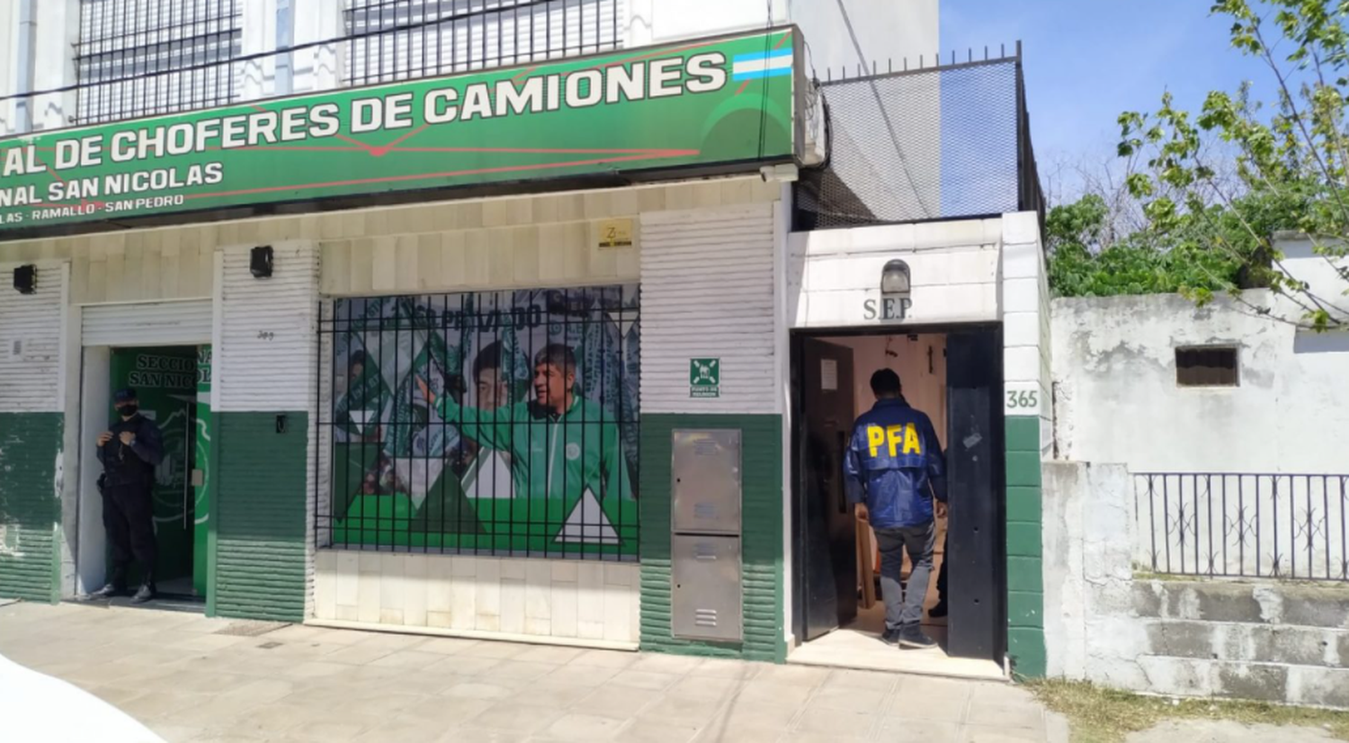 Secuestraron documentación en el Sindicato de Camioneros de San Nicolás en un allanamiento por la denuncia de Rey