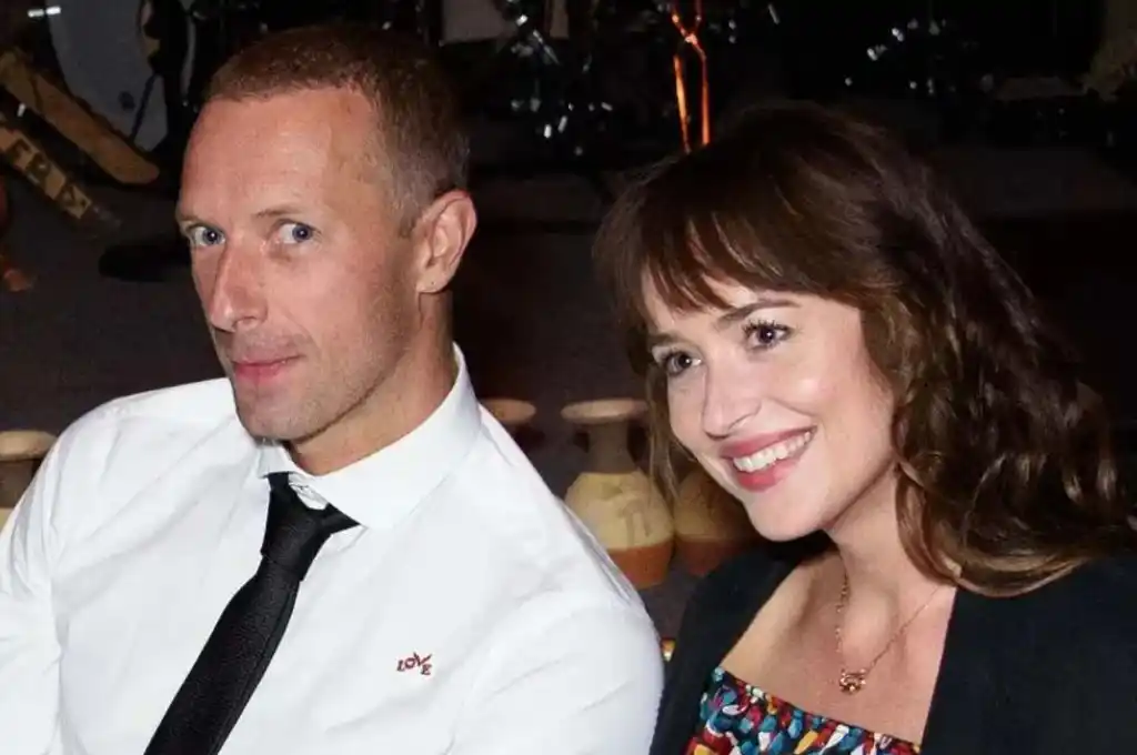 Chris Martin y Dakota Johnson