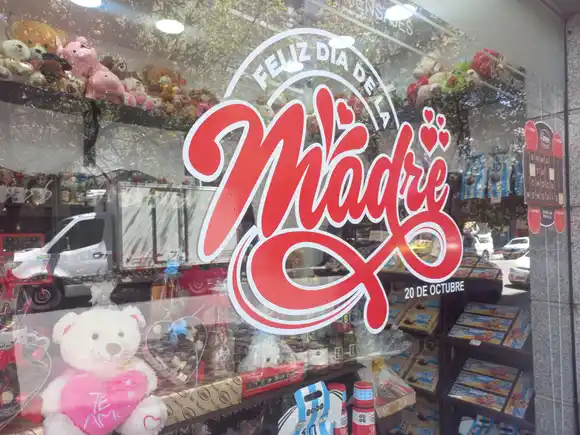 Día de la Madre 2025: ventas cayeron 3,5% y el regalo promedio pierde valor