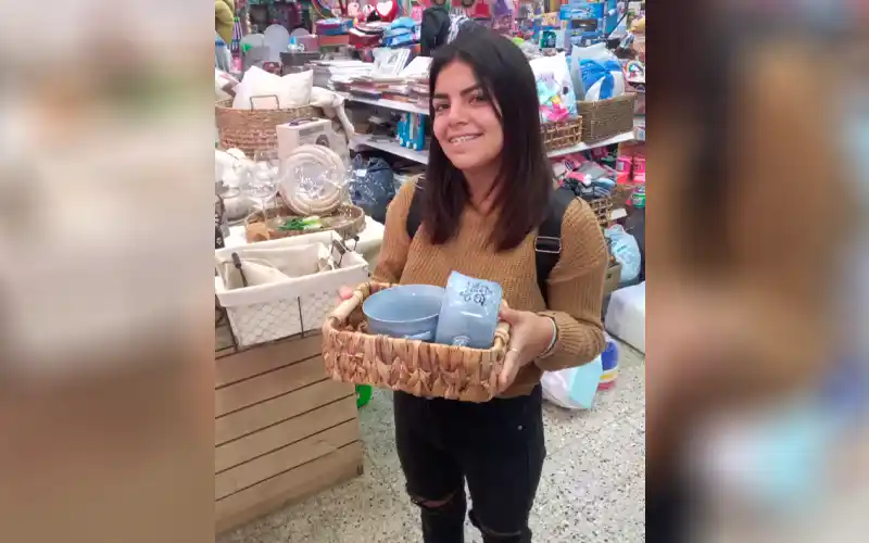 Juliana retiró su premio de La Bomba