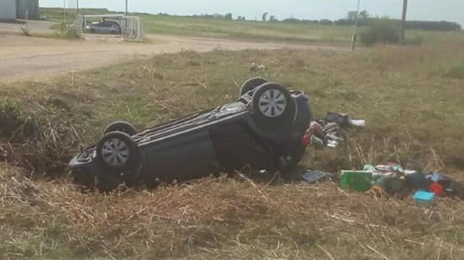 Iban a Colón, se equivocaron de camino, terminaron en la Ruta 20 y volcaron