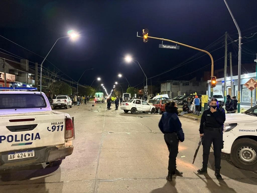 Hay seis heridos y el conductor fue golpeado por lo motoqueros