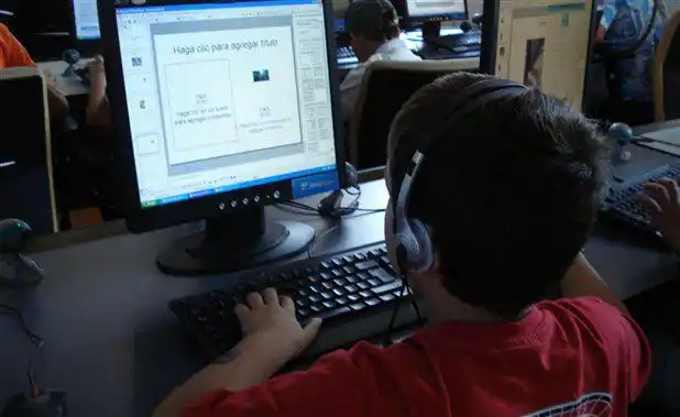 Casi el 20% de los alumnos de primaria no accede a internet en Argentina, dice un informe

