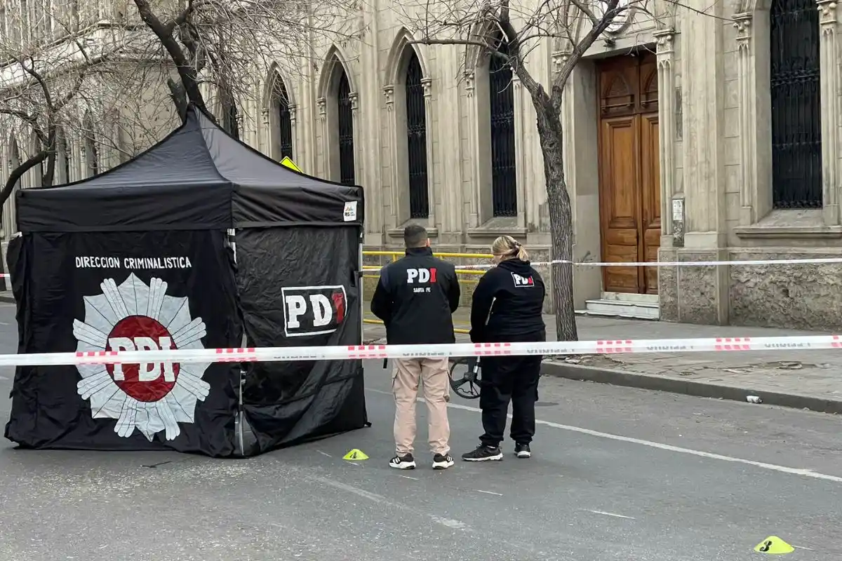 Otro joven está en estado crítico tras caer de su moto en A. del Valle y Huergo.