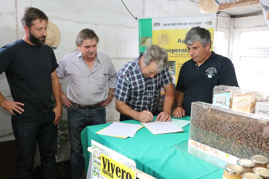 Firman convenio para impulsar el proyecto de forestación