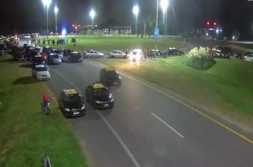 El intendente Montenegro respondió a los taxistas: "No vamos a aceptar extorsiones ni aprietes"