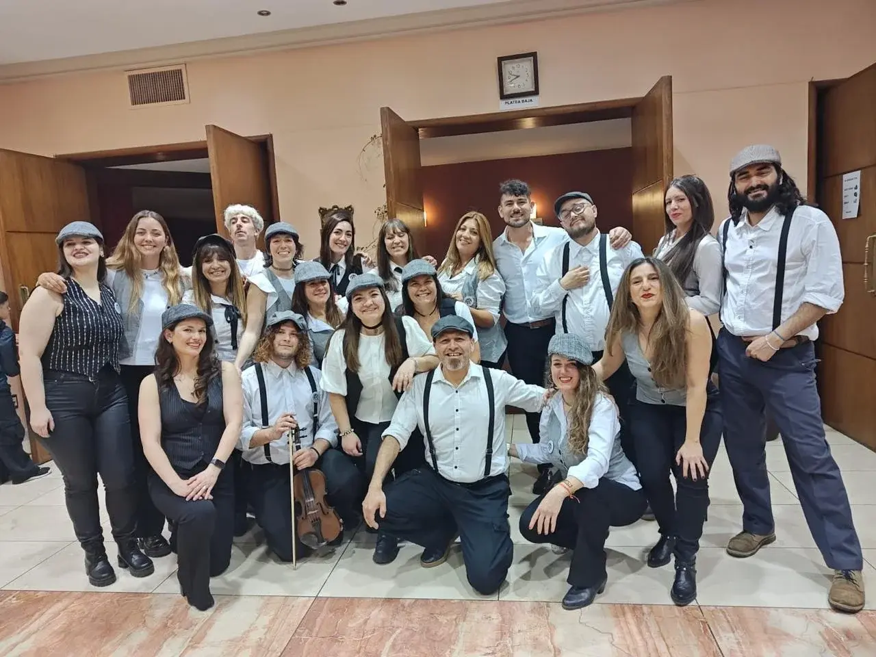 En Uruguay. Vocal Kingdom llevó su música y representó a Necochea