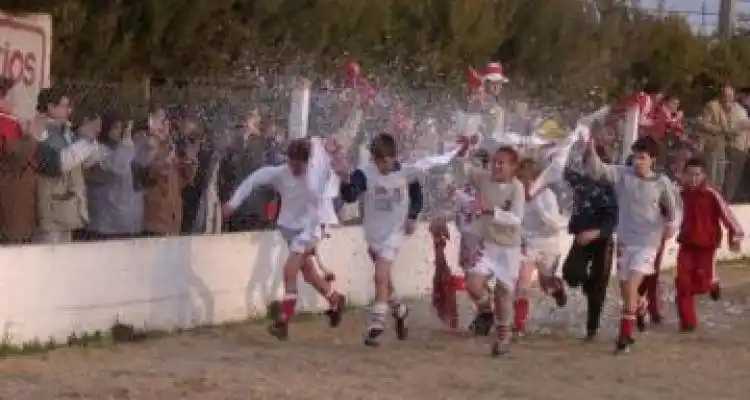 “Gastón…!!! Achicá la cancha caraj… y la….!!!”