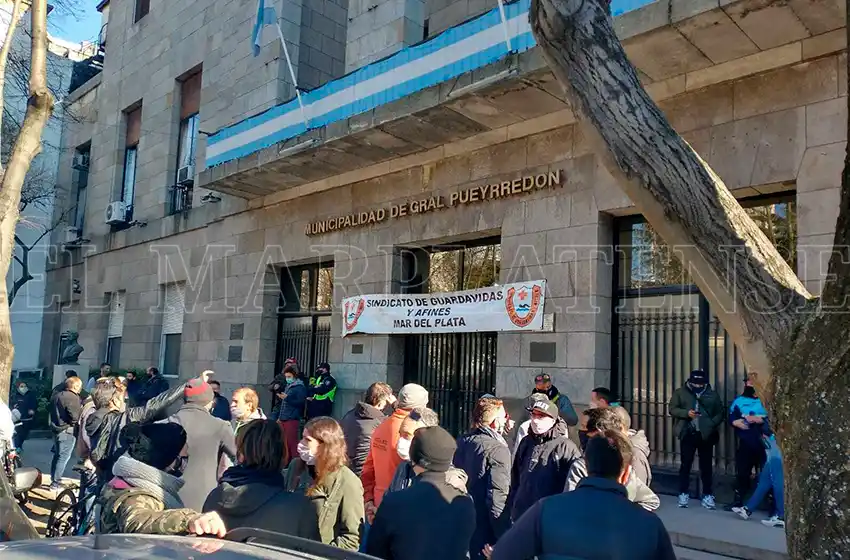 Municipalizan a guardavidas de balnearios privados: "Hace más de 30 años que esperábamos esto"