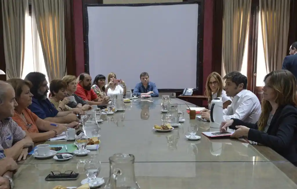 Los gremios docentes pidieron a Kicillof paritarias y mantener la cláusula gatillo
